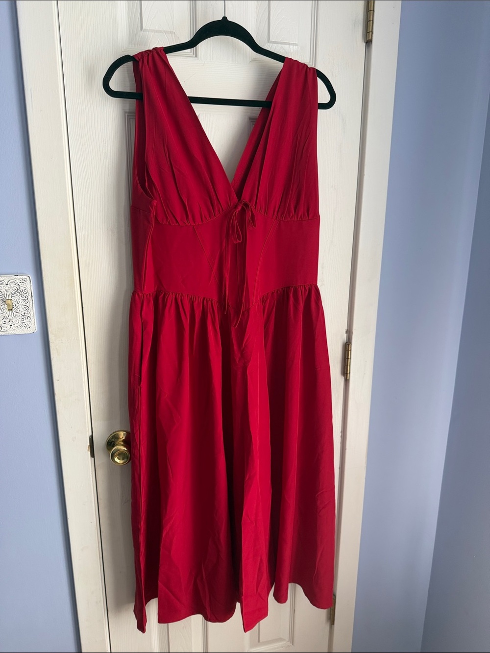NWOT Red V-Neck Sleeveless Midi Dress - Classic Summer Style